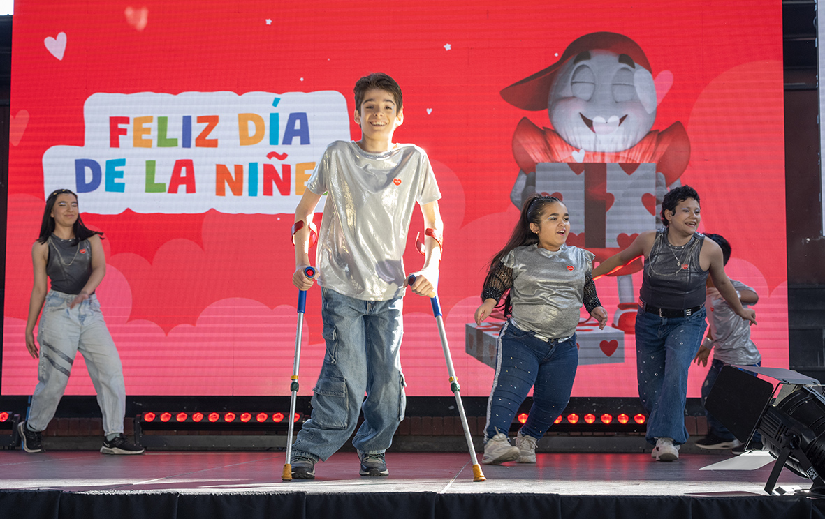 Alan, estudiante del Colegio Providencia, es el nuevo Niño Embajador de Teletón.